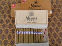 Vargas Robustos Reserva 25 ks s krycím listem Sumatra